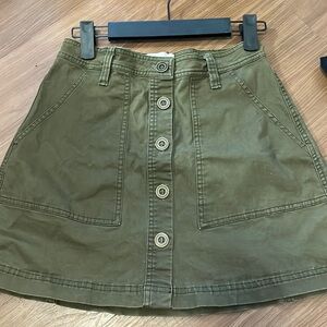 Cargo green mini skirt with buttons
